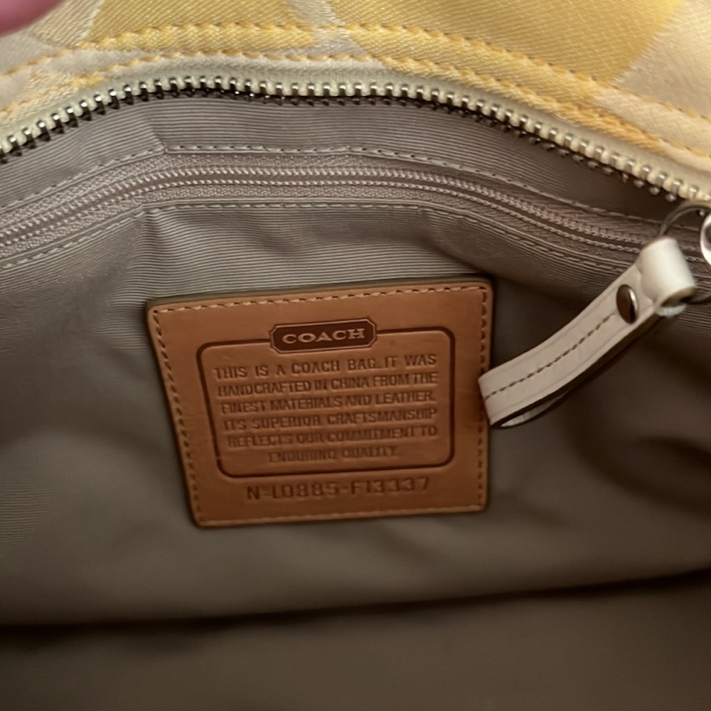 Vintage Coach Signature Double Handle Handbag. Yellow fabric, eggshell leather. - Picture 6 of 9